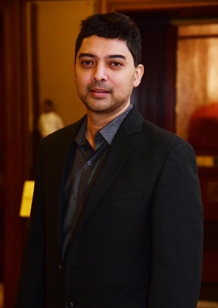 Bhaswar Chaterjee as Dr. Bhujangadhar in Chiriyakhana