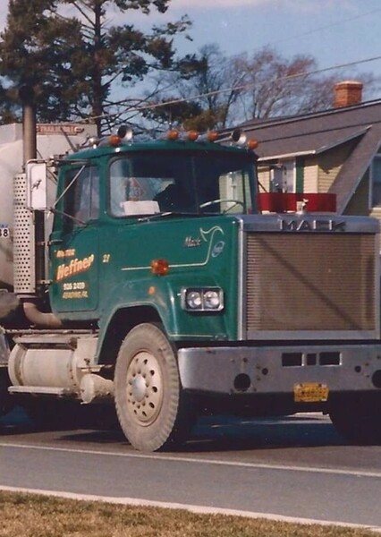1985 Mack Superliner photo