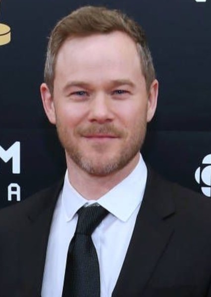 Aaron Ashmore photo