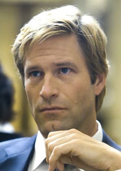 Aaron Eckhart photo