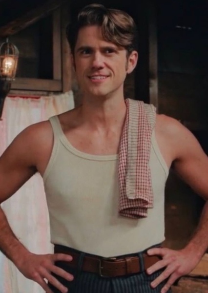 Aaron Tveit photo