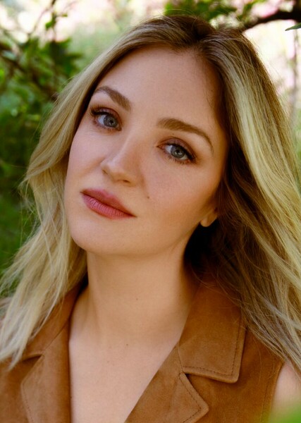 Abby Elliott photo