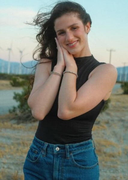 Abi Carter photo