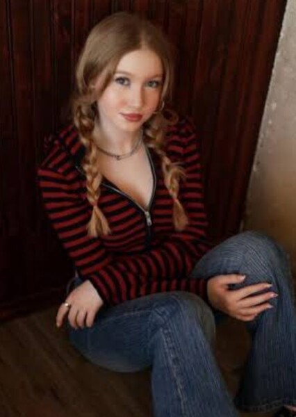 Abigail Zoe Lewis photo