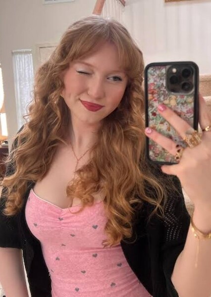 Abigail Zoe Lewis photo