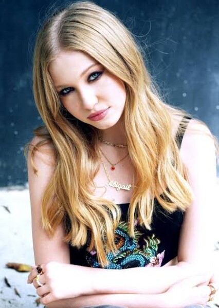 Abigail Zoe Lewis photo