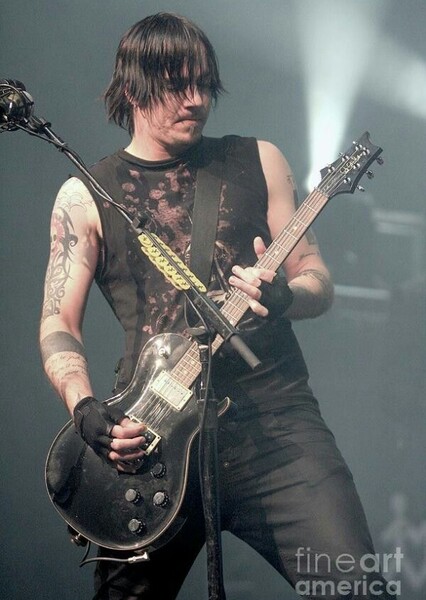 Adam Gontier photo