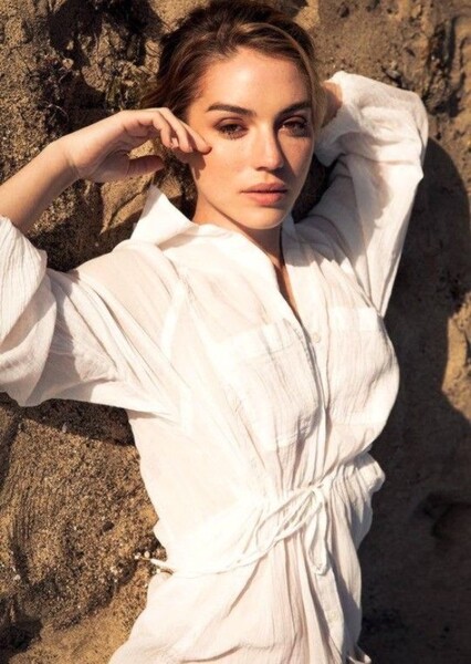 Adelaide Kane photo