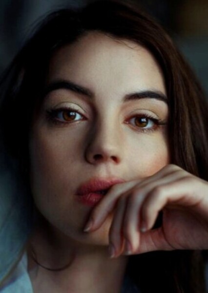Adelaide Kane photo