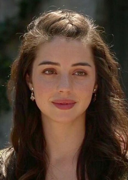 Adelaide Kane photo