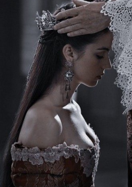 Adelaide Kane photo