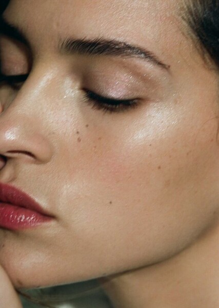 Adria Arjona photo
