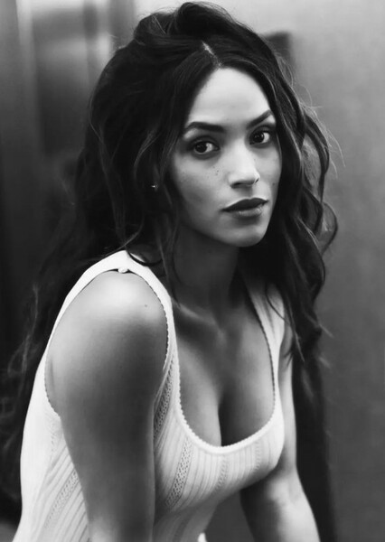 Adria Arjona photo