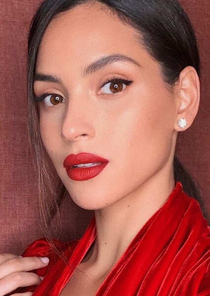 Adria Arjona photo