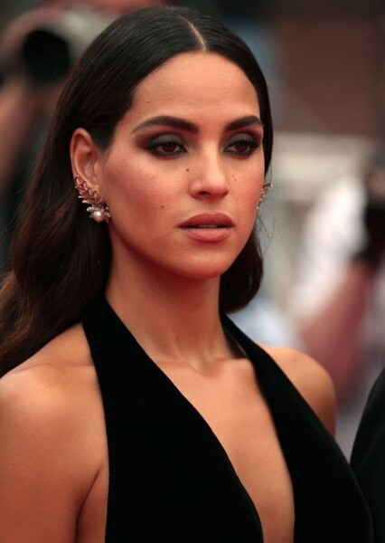 Adria Arjona photo