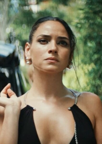 Adria Arjona photo