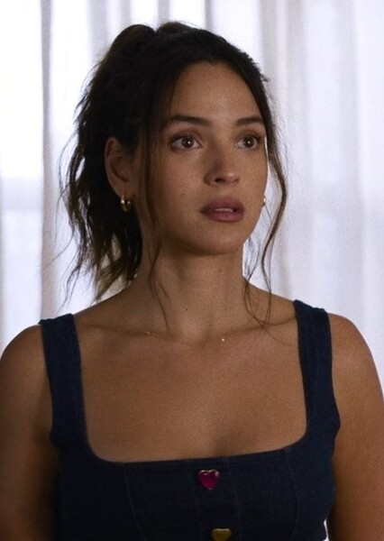 Adria Arjona photo