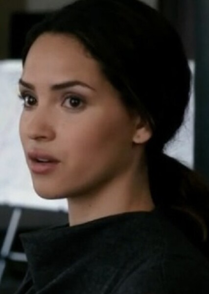 Adria Arjona photo