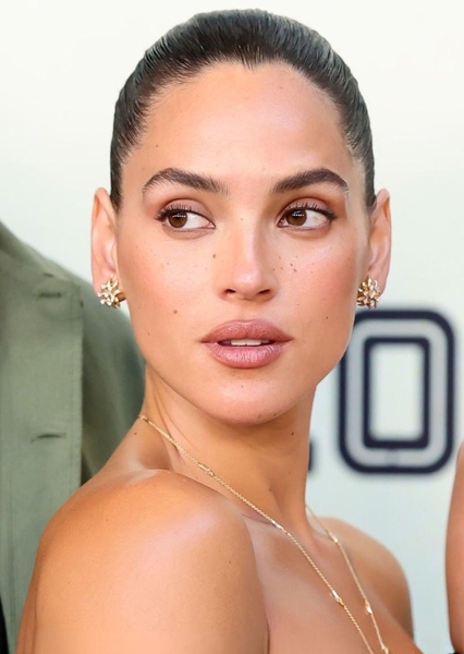 Adria Arjona photo
