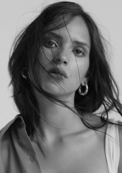 Adria Arjona photo