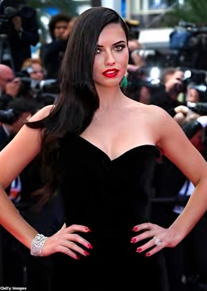 Adriana Lima photo