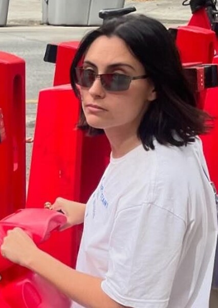 Lily halfdark