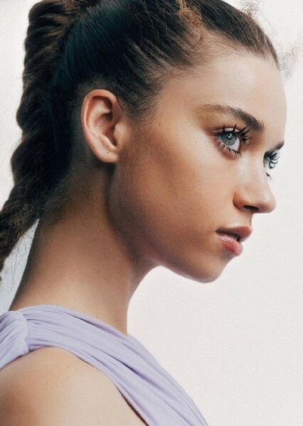 Afra Saraçoğlu photo