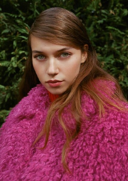 Afra Saraçoğlu photo