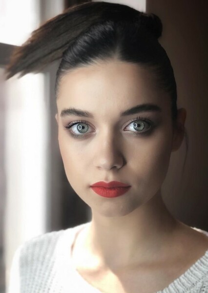 Afra Saraçoğlu photo