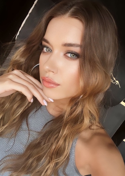 Afra Saraçoğlu photo