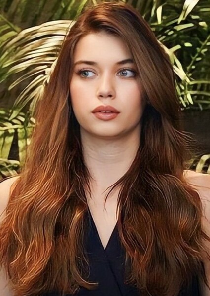 Afra Saraçoğlu photo