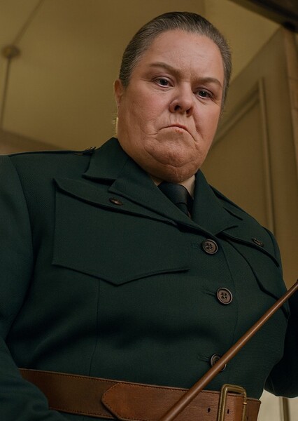 Agatha Trunchbull (Matilda 2016) photo