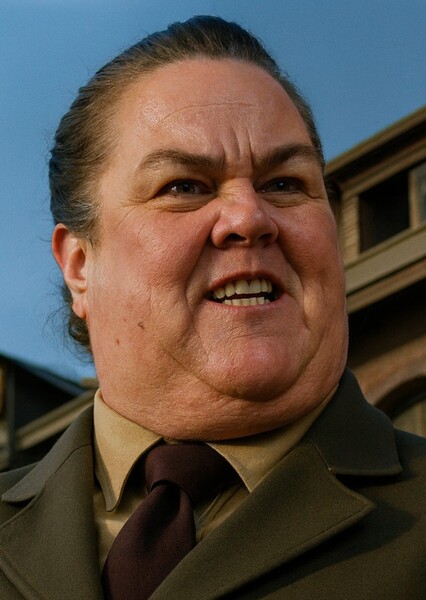 Agatha Trunchbull (Matilda 2016) photo