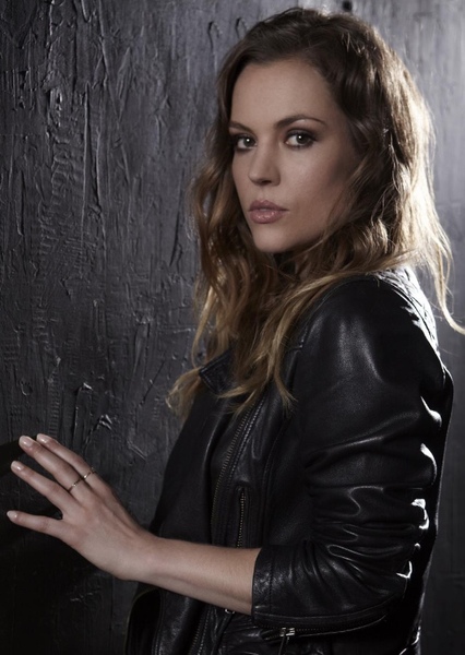 Agnes Bruckner photo