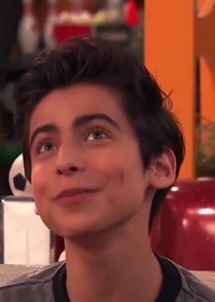Aidan Gallagher photo
