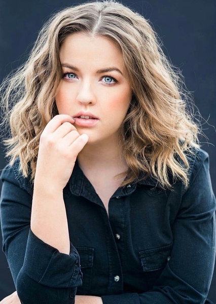 Aislinn Paul photo