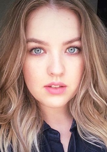 Aislinn Paul photo