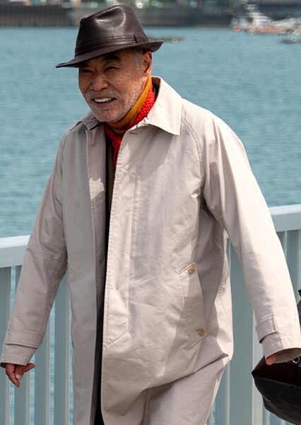 Akira Emoto
