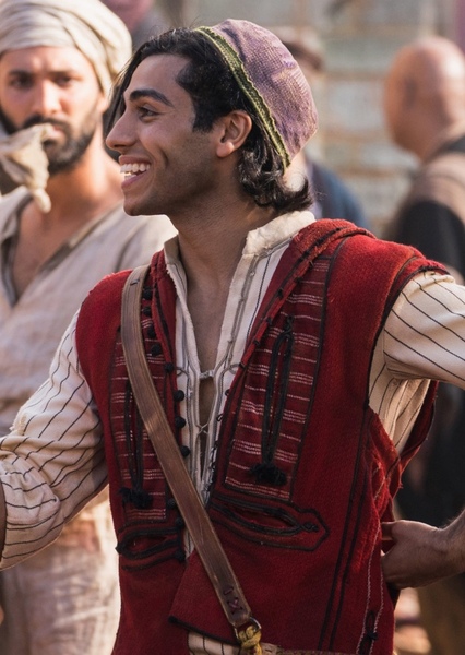 Aladdin (Mena Massoud) photo
