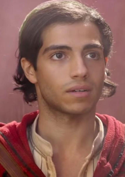 Aladdin (Mena Massoud) photo