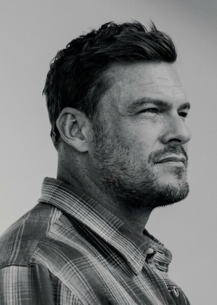 Alan Ritchson photo