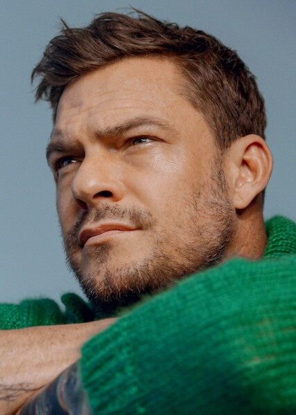 Alan Ritchson photo