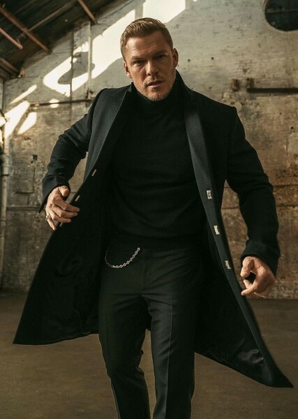 Alan Ritchson photo