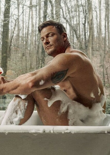 Alan Ritchson photo