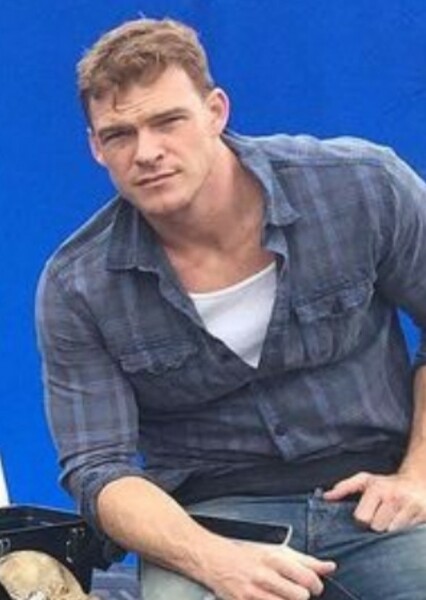 Alan Ritchson photo