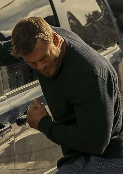 Alan Ritchson photo