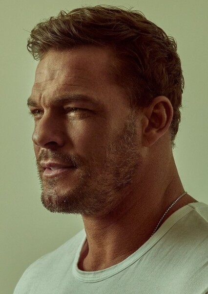 Alan Ritchson photo