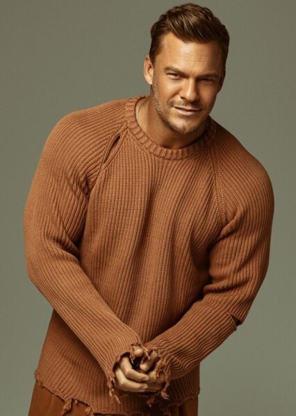 Alan Ritchson photo