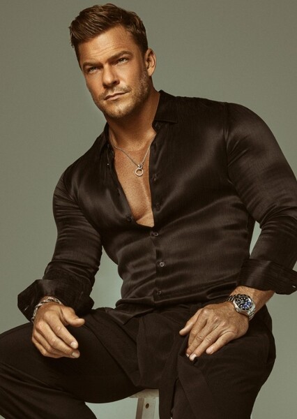 Alan Ritchson photo