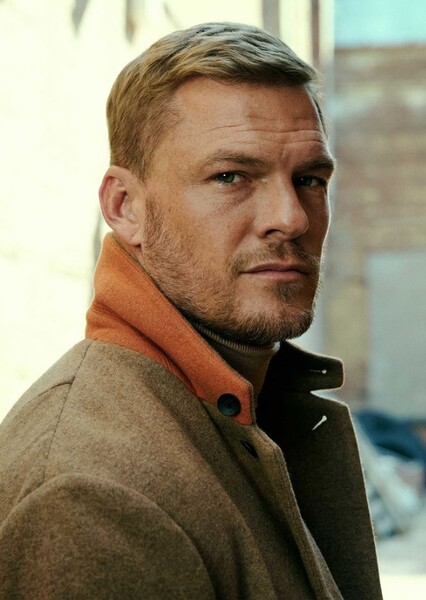 Alan Ritchson photo